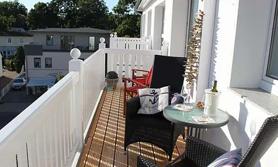 großer, sonniger Balkon