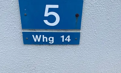 Parkplatz auf dem Parkdeck