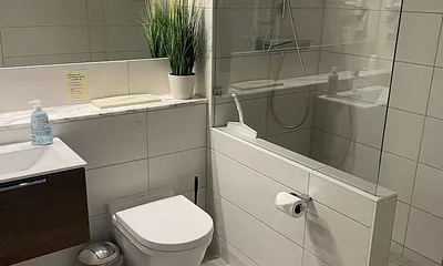 Bad mit begehbarer Dusche
