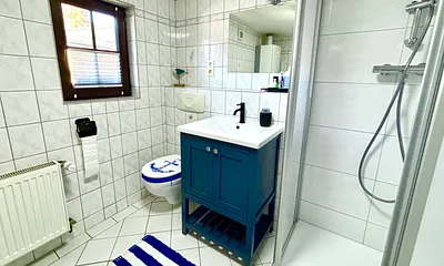 Bad mit Dusche-WC 
