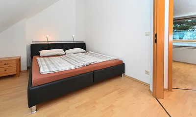 Schlafzimmer 1