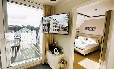 Blick auf die Dachterrasse und ins Schlafzimmer
