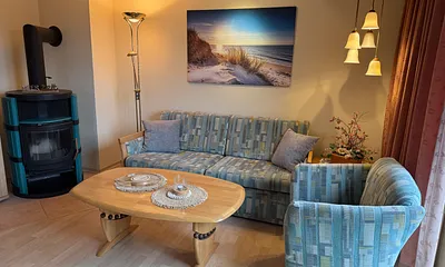 gemütliches Wohnzimmer mit Kamin
