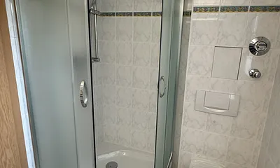 Dusche und WC