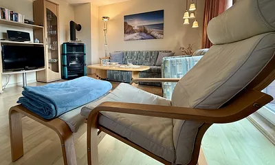 gemütlicher Relaxsessel im Wohnbereich