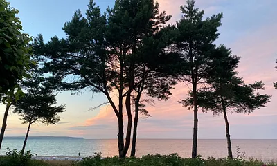 Blick von der Strandpromenade in Binz auf die Ostsee