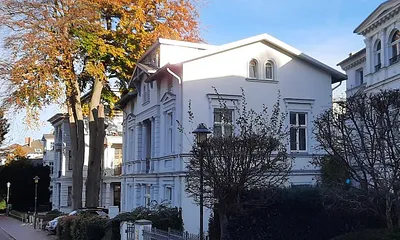Seitenansicht der Villa