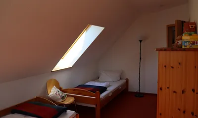 Schlafzimmer 2 mit zwei Einzelbetten