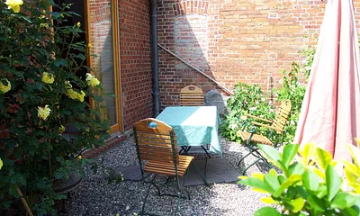 Sitzplatz mit Blick zum Wohnküchenfenster