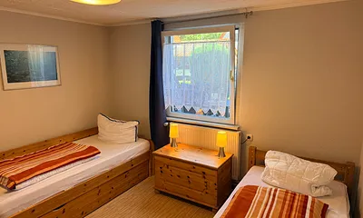 Schlafzimmer 2 mit zwei Einzelbetten