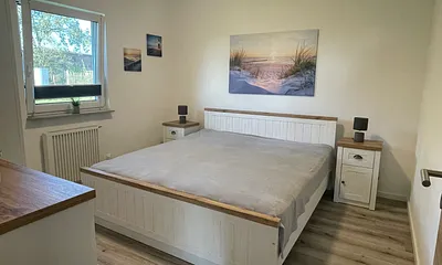 Schlafzimmer links