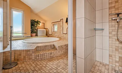 Whirlpool mit Dusche