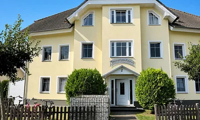 Das charmante Bernsteinhaus in ruhiger Lage - ihre Wohnung unten links