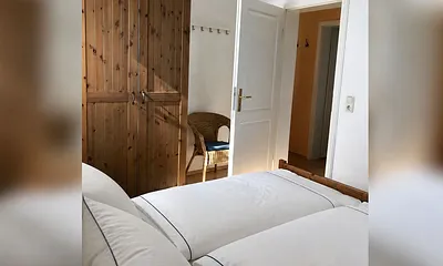 Schlafzimmer mit Doppelbett