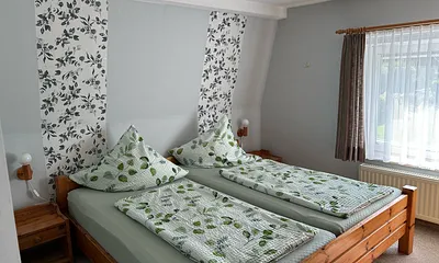 eins von zwei Schlafzimmern, 1x Doppelbetten, Rolladen