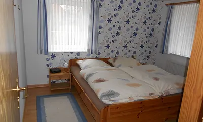 eins von zwei Schlafzimmern, 1x Doppelbetten, 1 x zwei Einzelbetten