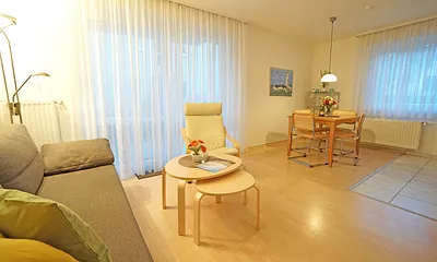 Wohnzimmer mit Ausgang zur Terrasse