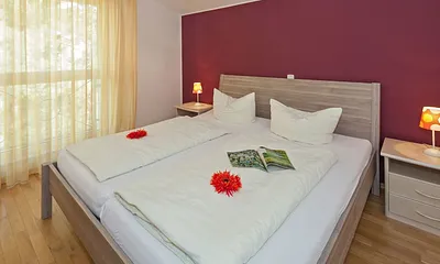 Schlafzimmer mit Doppelbett