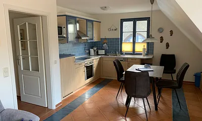 Die Küche ist komplett ausgestattet incl. Mikrowelle...