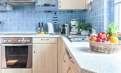 ...Backofen, Ceranfeld und Nespresso-Maschine.