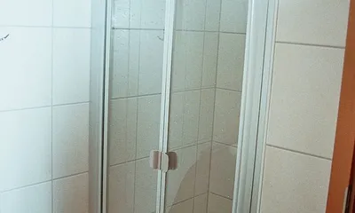  fast ebenerdige große Dusche