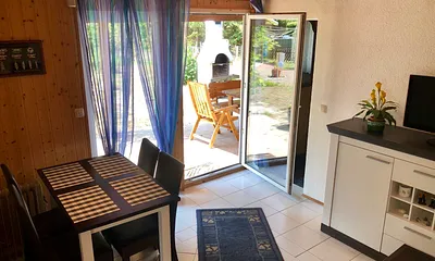 Wohnzimmer mit Essecke 