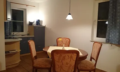 Küchenzeile und Essecke