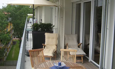 Der Südbalkon lädt zu gemütlichen Stunden in der Sonne ein