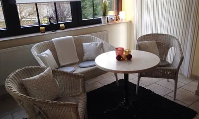 Gemütlicher Erker mit Gartenzugang