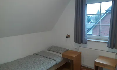 Schlafzimmer mit zwei Einzelbetten (90 x 200 cm)