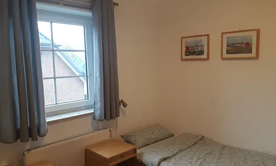 Schlafzimmer mit zwei Einzelbetten (90 x 200 cm)