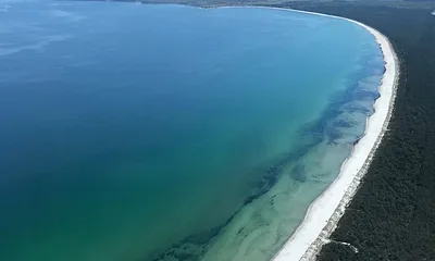 Die Küste aus der Vogelperspektive 