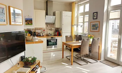 Blick auf den Essplatz und die große Terrasse