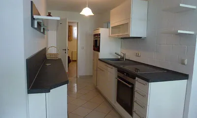 offene Küche /Durchgang zum Schlafzimmer 