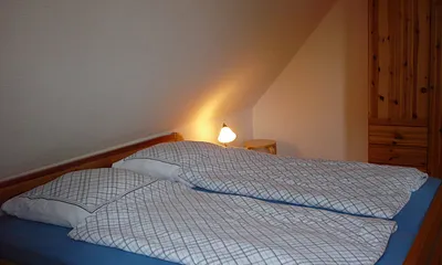 Schlafzimmer mit Doppelbett