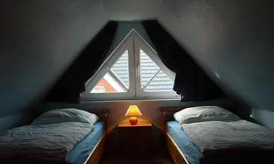 oberer Schlafbereich mit zwei Einzelbetten