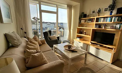 Wohnzimmer mit gemütlichen Sitzmöbeln 