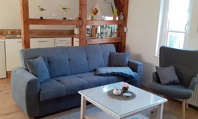 Wohnzimmer mit angrenzender Küche