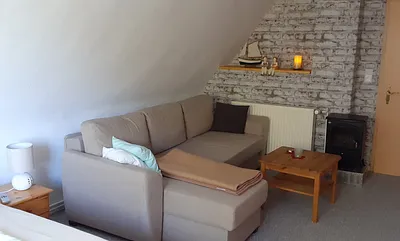  Eckcouch im Wohnzimmer, die auch als Aufbettung genutzt werden kann.