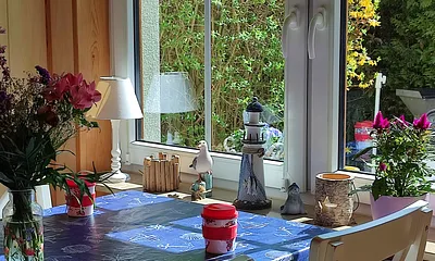 Gemütliche Essecke am Fenster !