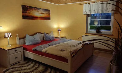 Erstes Schlafzimmer mit Kleiderschrank,Verdunkelungrollos Bild 1