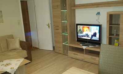 Wohnzimmer mit neuen Möbeln 2015