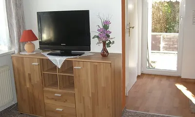 Wohnzimmer mit Blick zur Terrasse