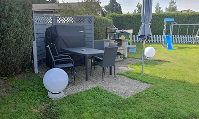  485 ² großes Grundstück mit eingezäunten großen Garten mit Strandkorb, Grill,Schaukel, Sandkasten, Basketballnetz,Spielhaus,Trampolin