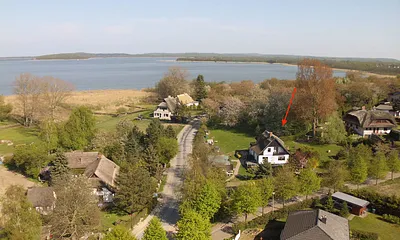 Unser Haus und Grundstück mit Blick auf den Bodden