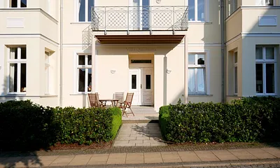 Terrasse mit Wohnungseingang