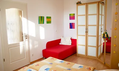  Einzelbett im Schlafzimmer