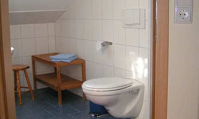 Bad mit Dusche im Obergeschoss