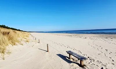 Das Haus liegt direkt hinter den Dünen