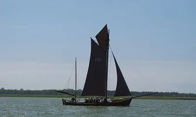 Historisches Zeesenboot auf dem Bodden